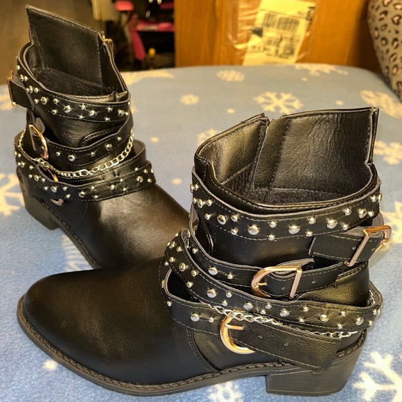 NWOT Studded Buckle Chain Ankle Boots, Chunky Low Heeled Booties, Side Zipper - Picture 6 of 10